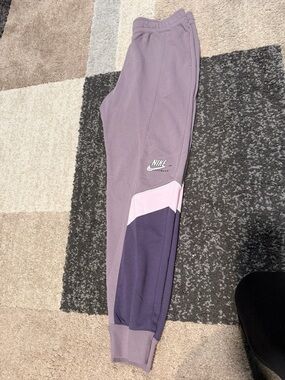 Nike women’s Purple & Pink Colorblock Jogger Pants